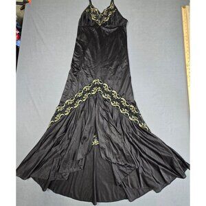 Vintage Black Gold Lace Medium Nightgown ILGWU Lady Cameo Made In USA